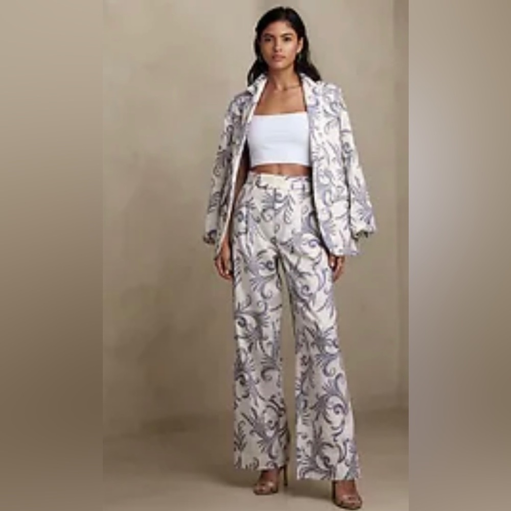 Brand new with tags Banana Republic linen pant. Size 2 Petite. Off white/print